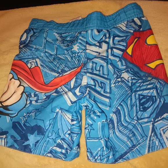 Boys size 2T, Superman swim trunks - Picture 2 of 3